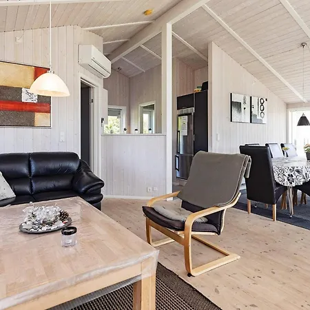 10 Person In Rudkobing-by Traum Spodsbjerg